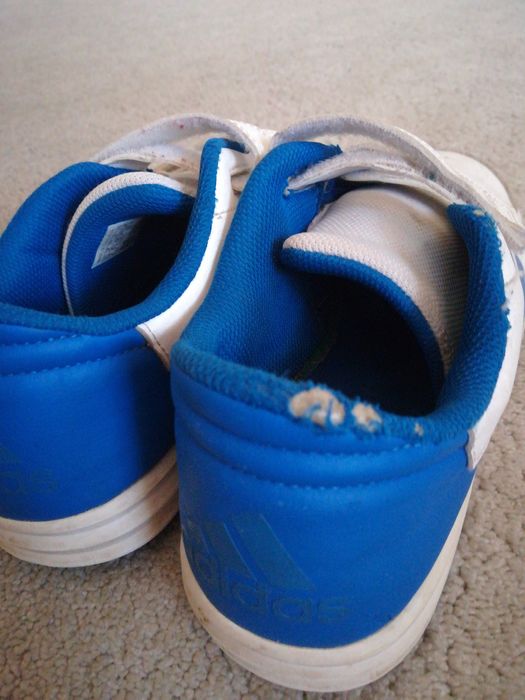 Adidas - маратонки, номер - 40,стелка - 25.5 см.