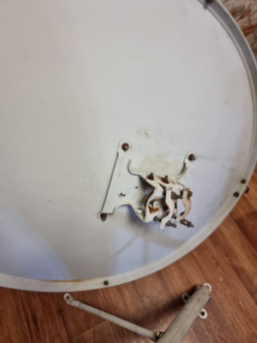 Спутниковая тарелка