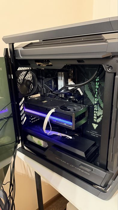 системный блок в корпусе ASUS ROG Hyperion.