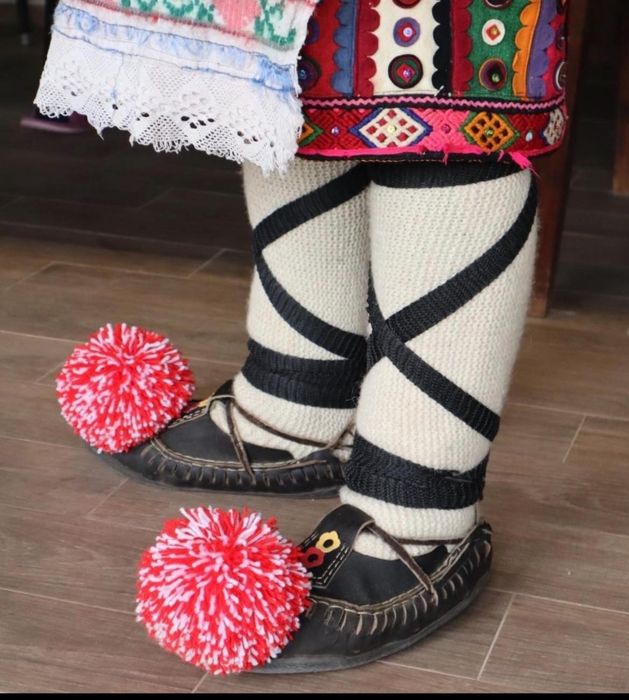 Връви, връвье, връвки, вързани за навои, навуща, за народна носия