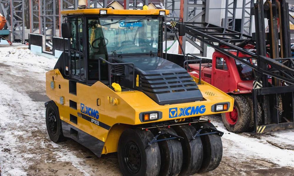 XCMG XP163  самоходный статический пневмоколесный каток  16 тонн