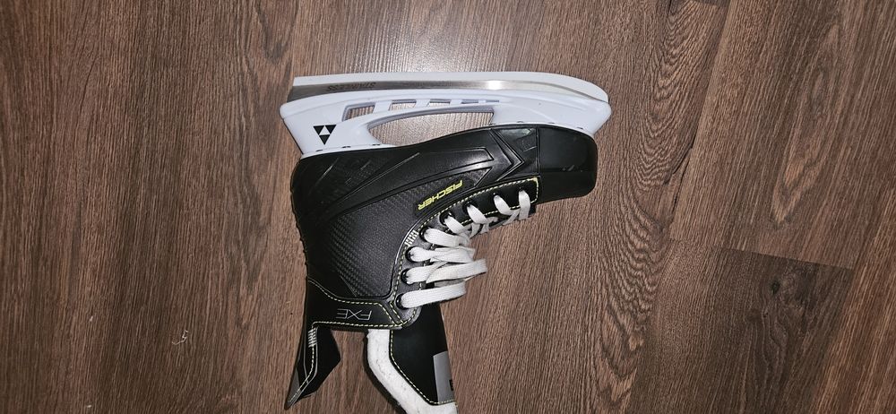 Продам Коньки хоккейные