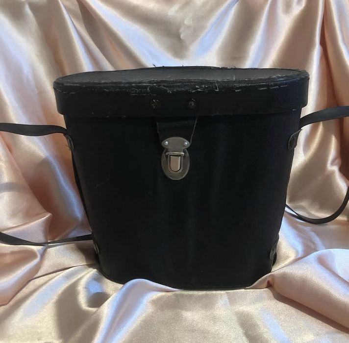 Binoclu HUNTER 10x50, în stare bună de funcționare