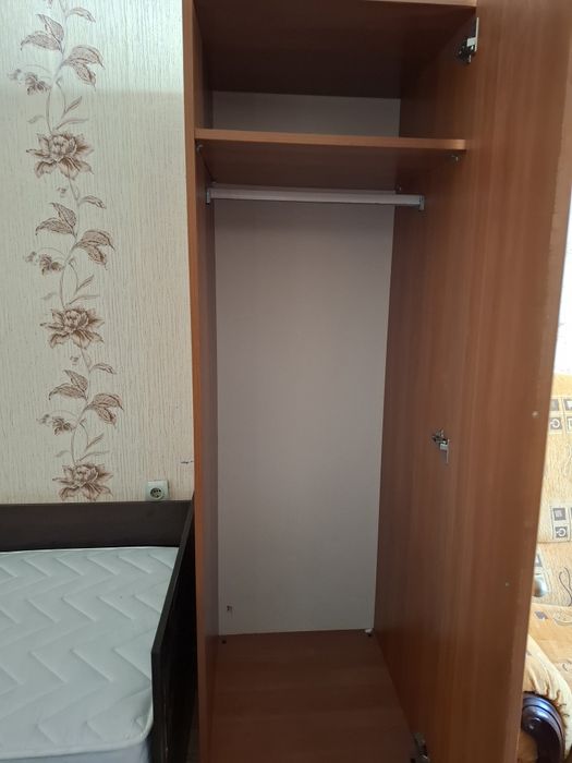 Еднокрилен Гардероб