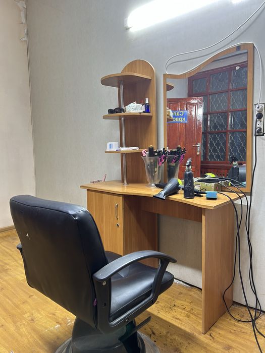Продается  комплект для парикмахерской