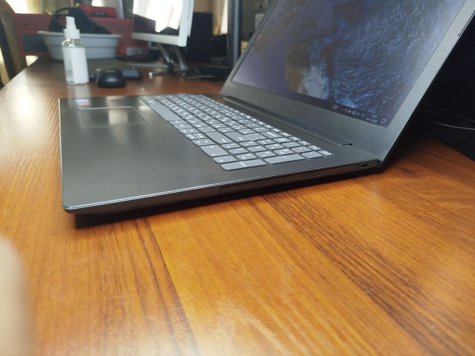 Продается ноутбук Lenovo idepad 330 intel N5000 4/128 SSD Видеокарта 2