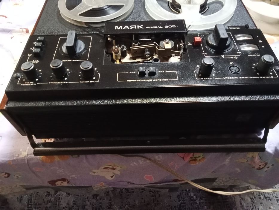 Катушечный магнитофон Сатурн. Маяк..