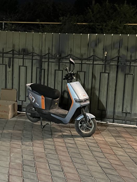 Продам скутер Q7
