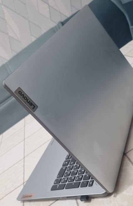 Lenovo noutbuk sotiladi