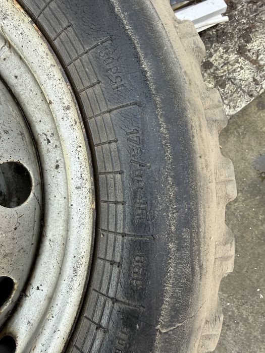 Продам диски с резиной на Ниву