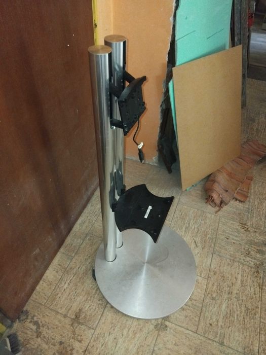 Стойка за ТВ с мотор и саундбар