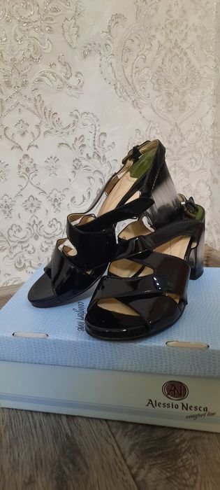 Продам женскую обувь