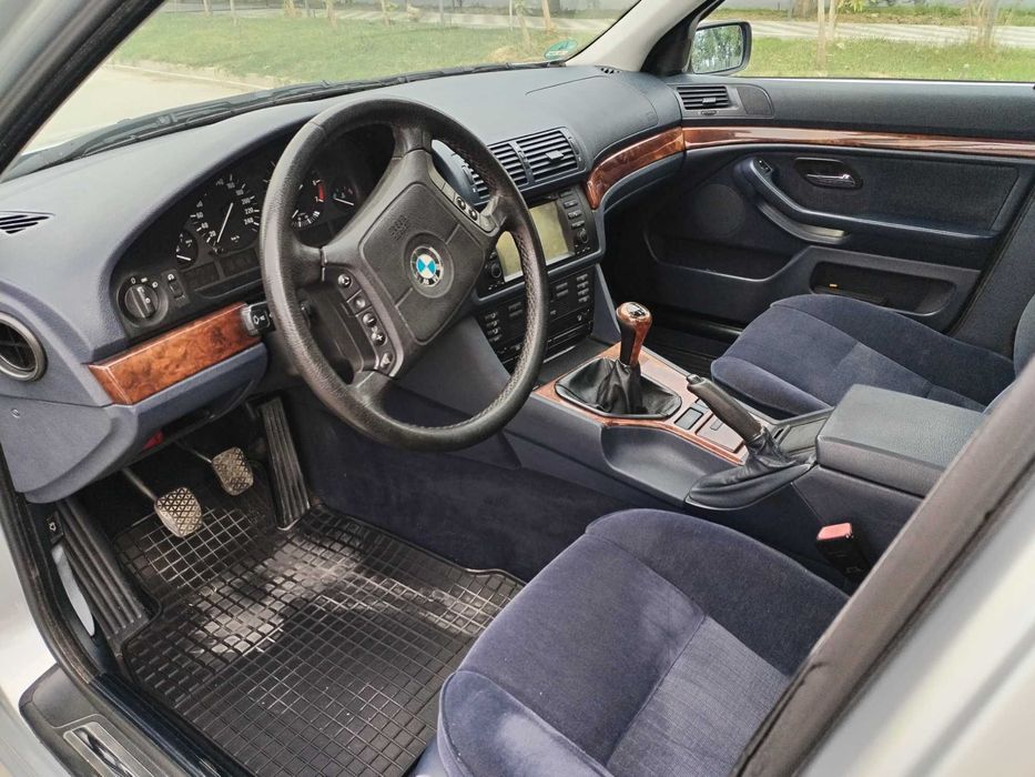 Продам BMW e39, 523i