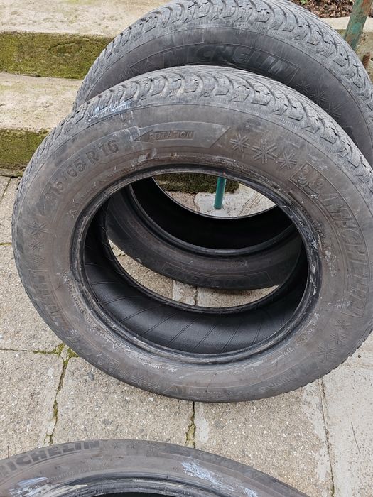 Зимни Гуми 215/65/16