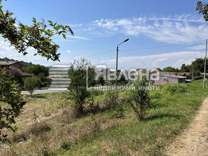 Продавам УПИ 2230 кв.м.