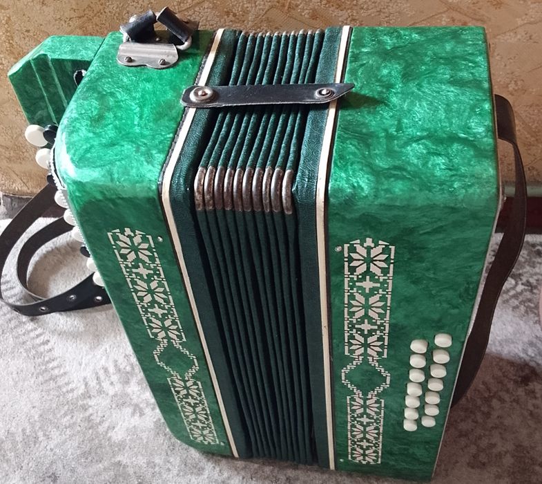 Гармонь небольшая. Продаю