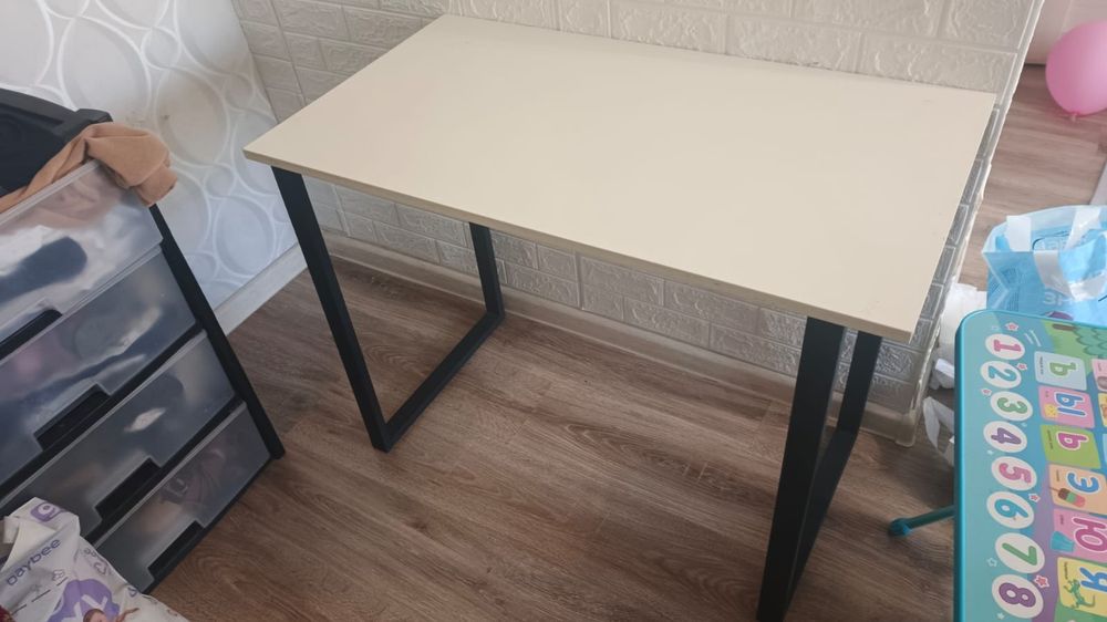 Продается хороший стол