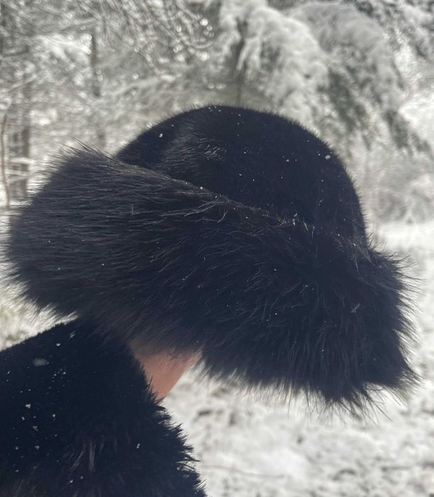 Модерна зимна пухена шапка