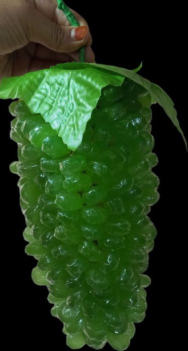 Qanddan yasalgan uzum 1 kg dan og‘irroq