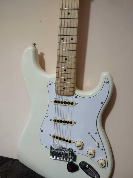 Продава се китара Стратокастер