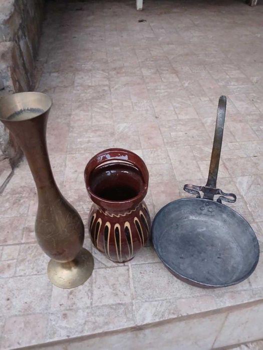 Стар меден тиган и месингова ваза