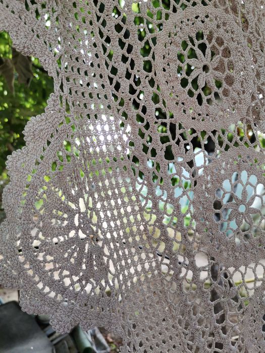 Ръчно изплетена ажурна покривка за кръгла маса 180см.