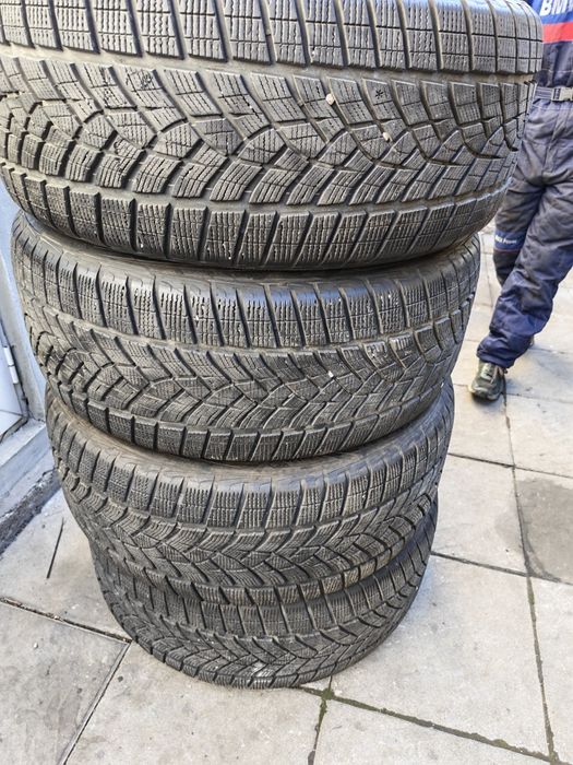 275/45R21 Като нови