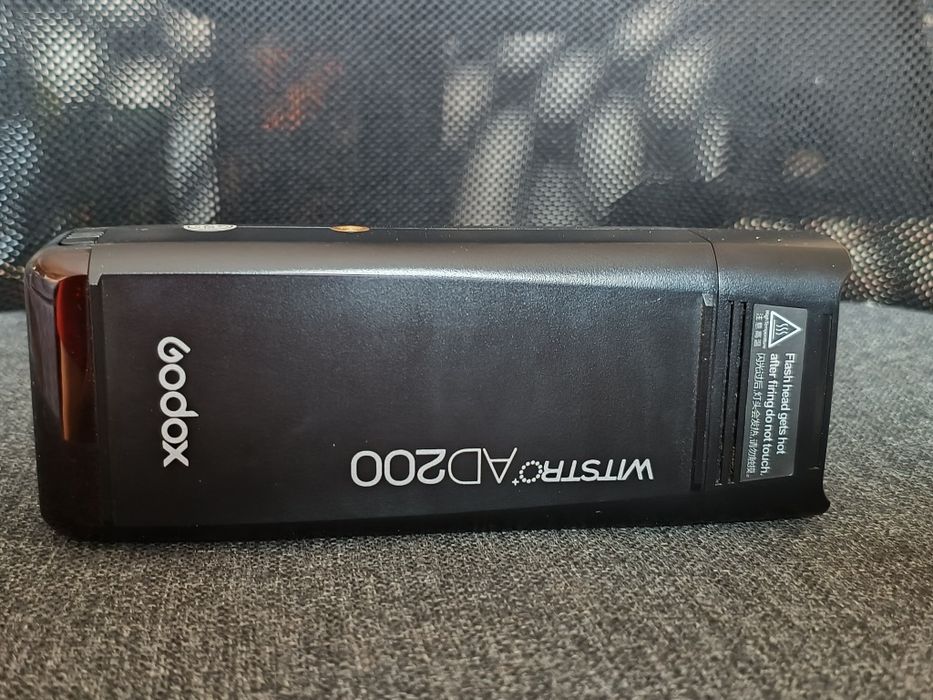 Blitz profesional Godox ad 200