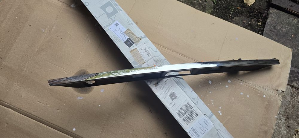 Лайсна за багажник мерцедес W204