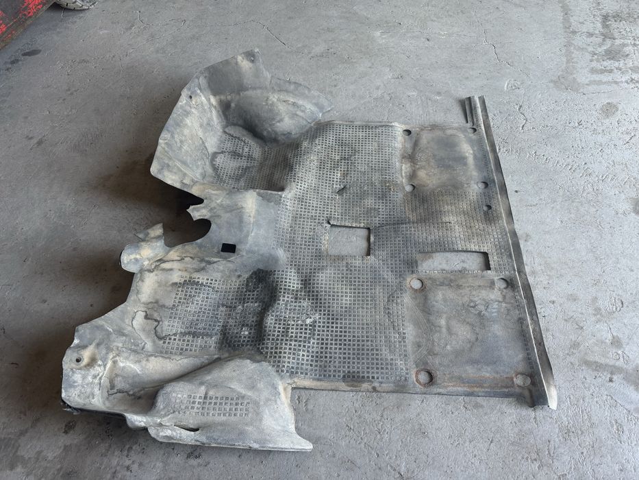 Пол на Т4 передний