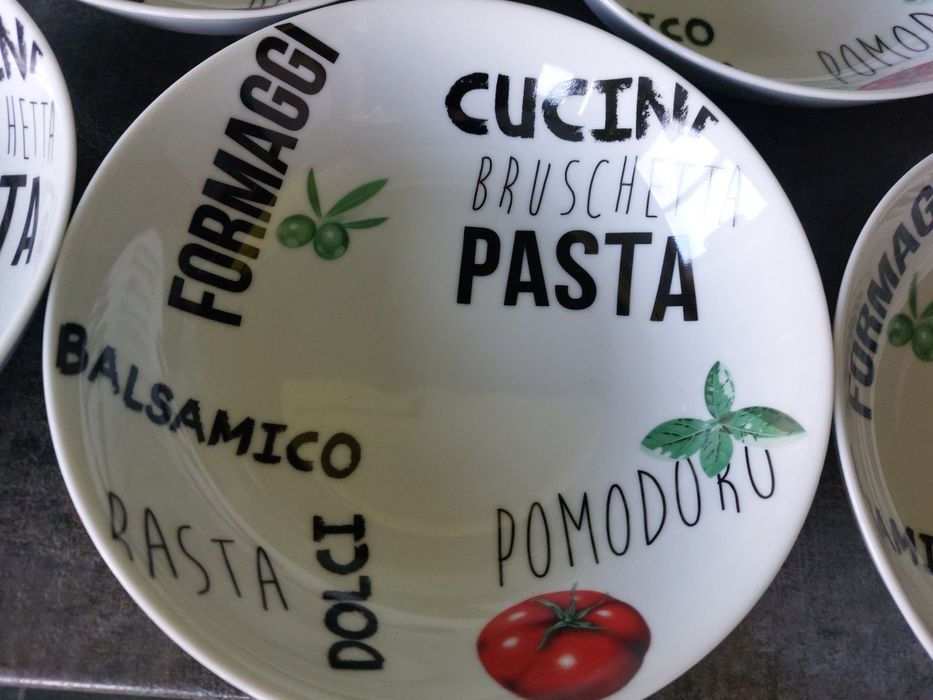 11 евро, за 6 броя нови чинии, порцелан,  700 мл вместимост