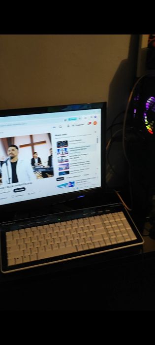 Prodavam koputar 16 gb pamet i