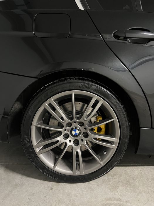 Дупчени задни дискове Brembo за BMW E9x