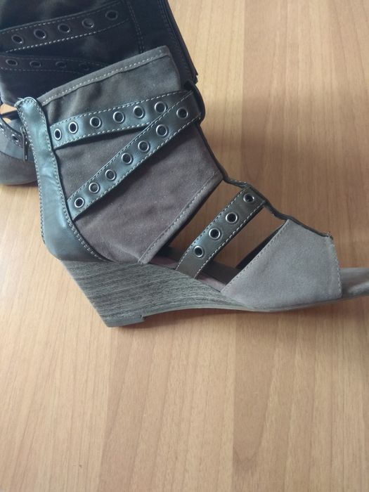 Дамски нови сандали номер 40