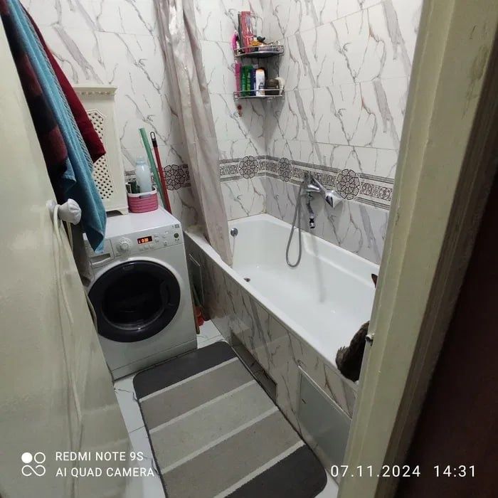 Продаётся 2-комнатная квартира.
Адрес: Юнусабад 13 квартал.