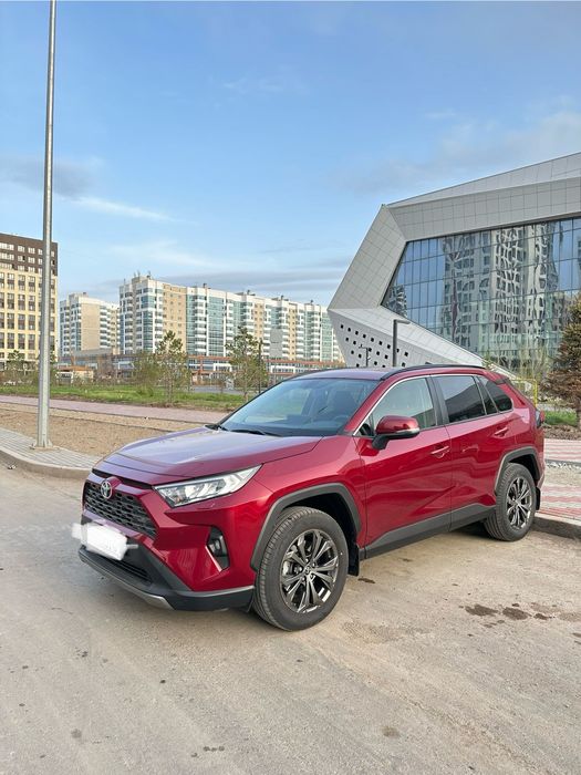 Продам машину Toyota Rav 4
