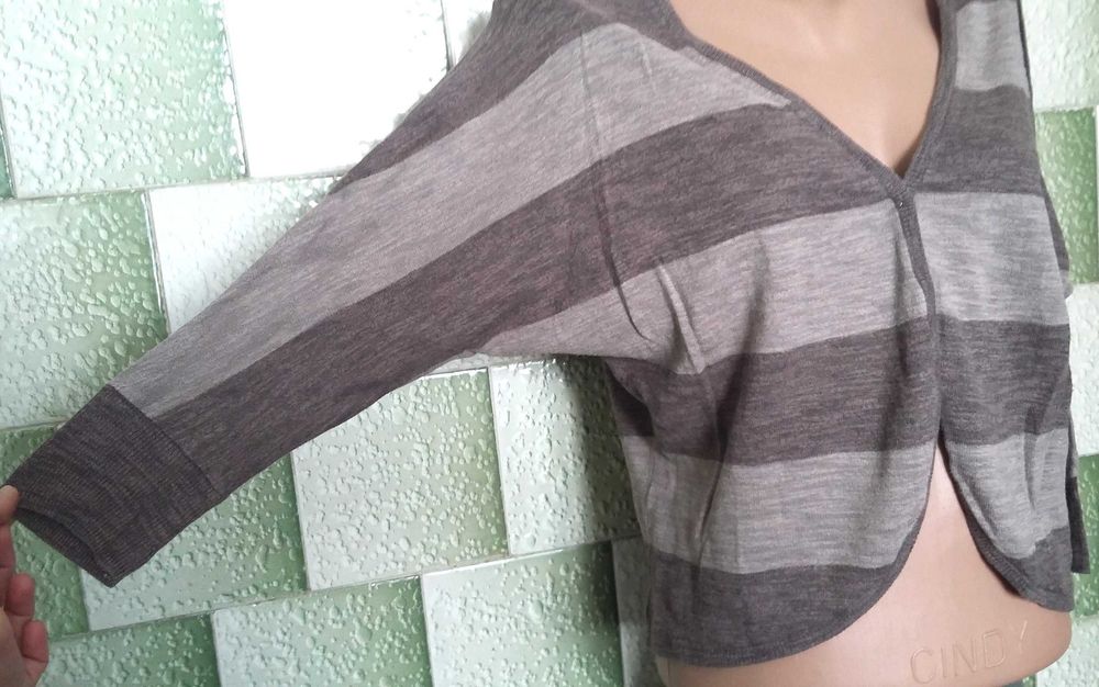 Bolero fin in dungi gri bej tip jerseu bumbac manecute lungi franjuri