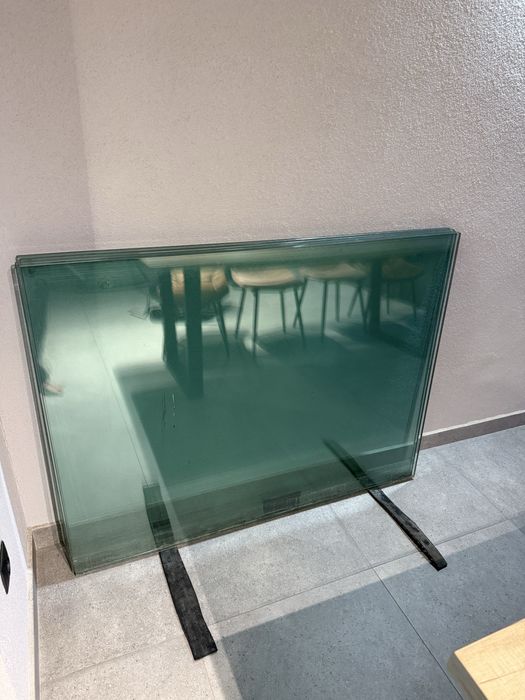 Balustrada sticla dubla si securizata, 5,18 m lung. Pretul total 600 lei.