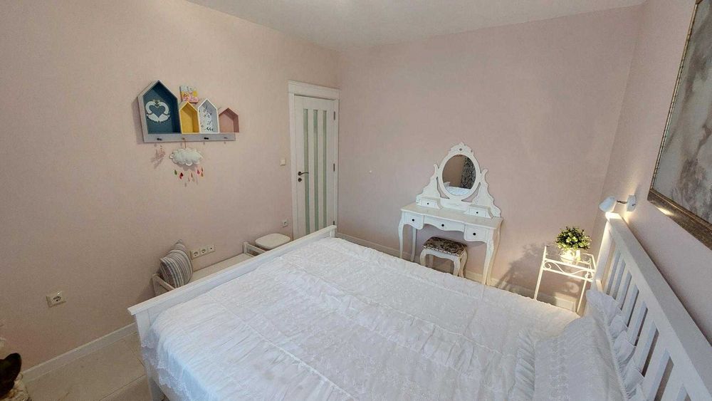 Луксозен 2-стаен апартамент, център Варна