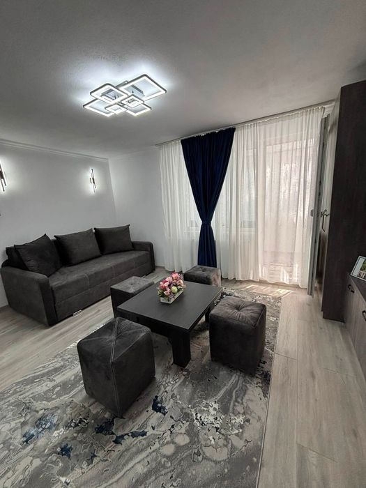 Vand apartament  cu 2 camere 100% renovat.