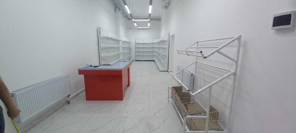 Полки стеллаж витрины