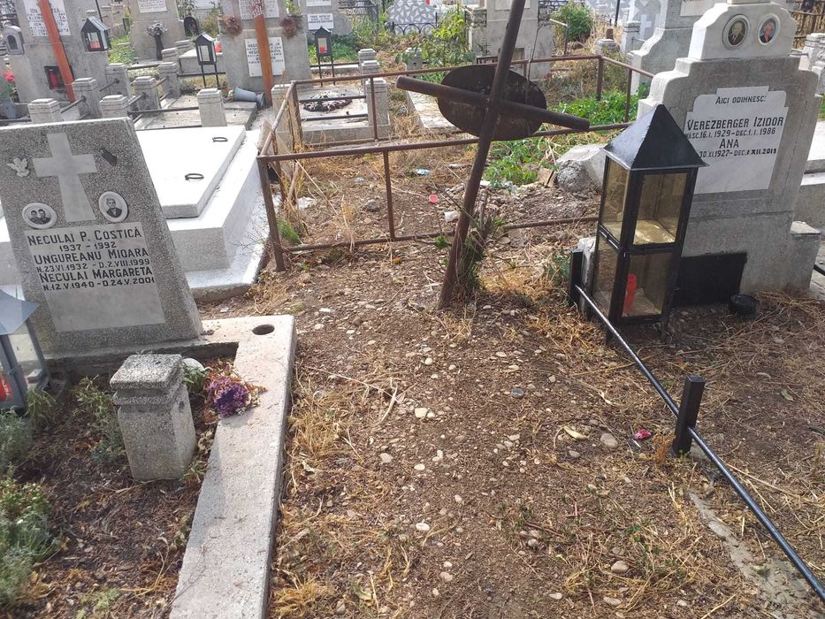 Vând loc de veci - Cimitir Bolovani