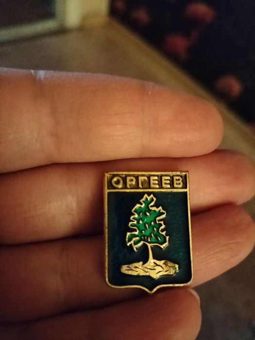 Значки продам разные