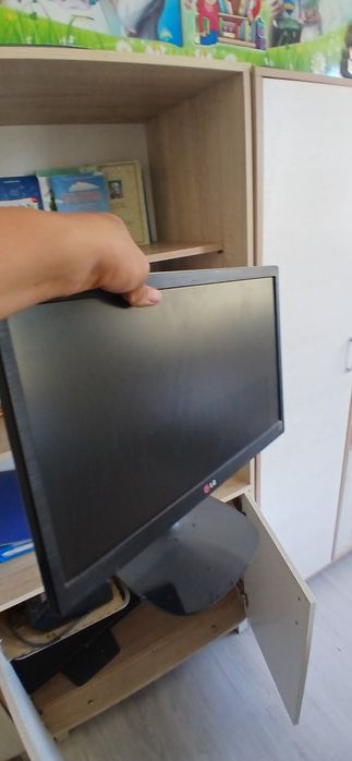 Kompyuter ekran sotiladi