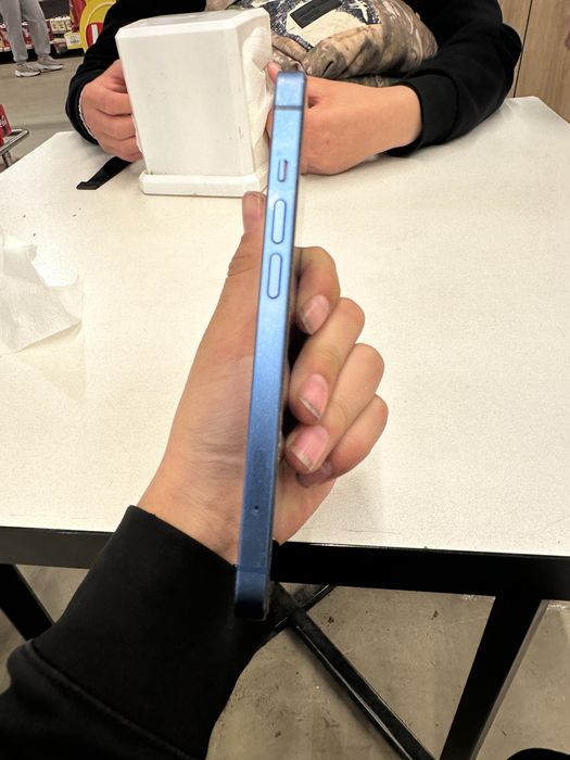 Продам iPhone 13 в хорошем состояний