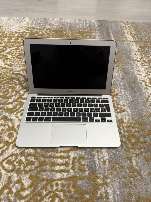 Vând MacBook Air Apple