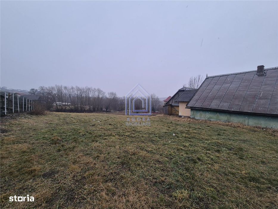 Teren 2300 mp cu casa batraneasca Liteni, Moara - central