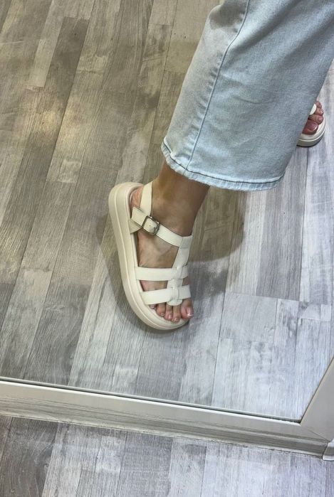 Продаю босоножки 40 размер