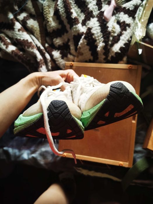 Кроссовки женские 38