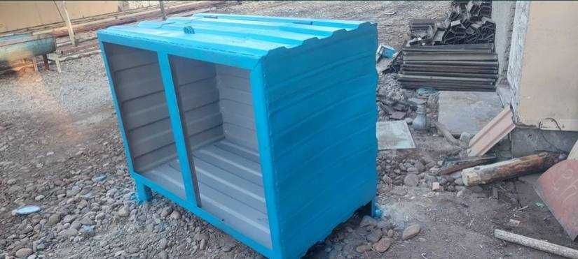 Аквариумы для торговли рыбой.